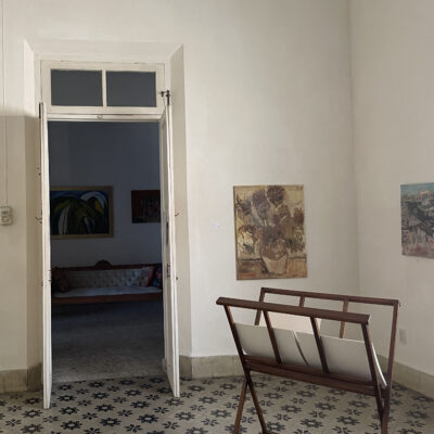 Girasoles de Van Gogh painting shown on the gallery