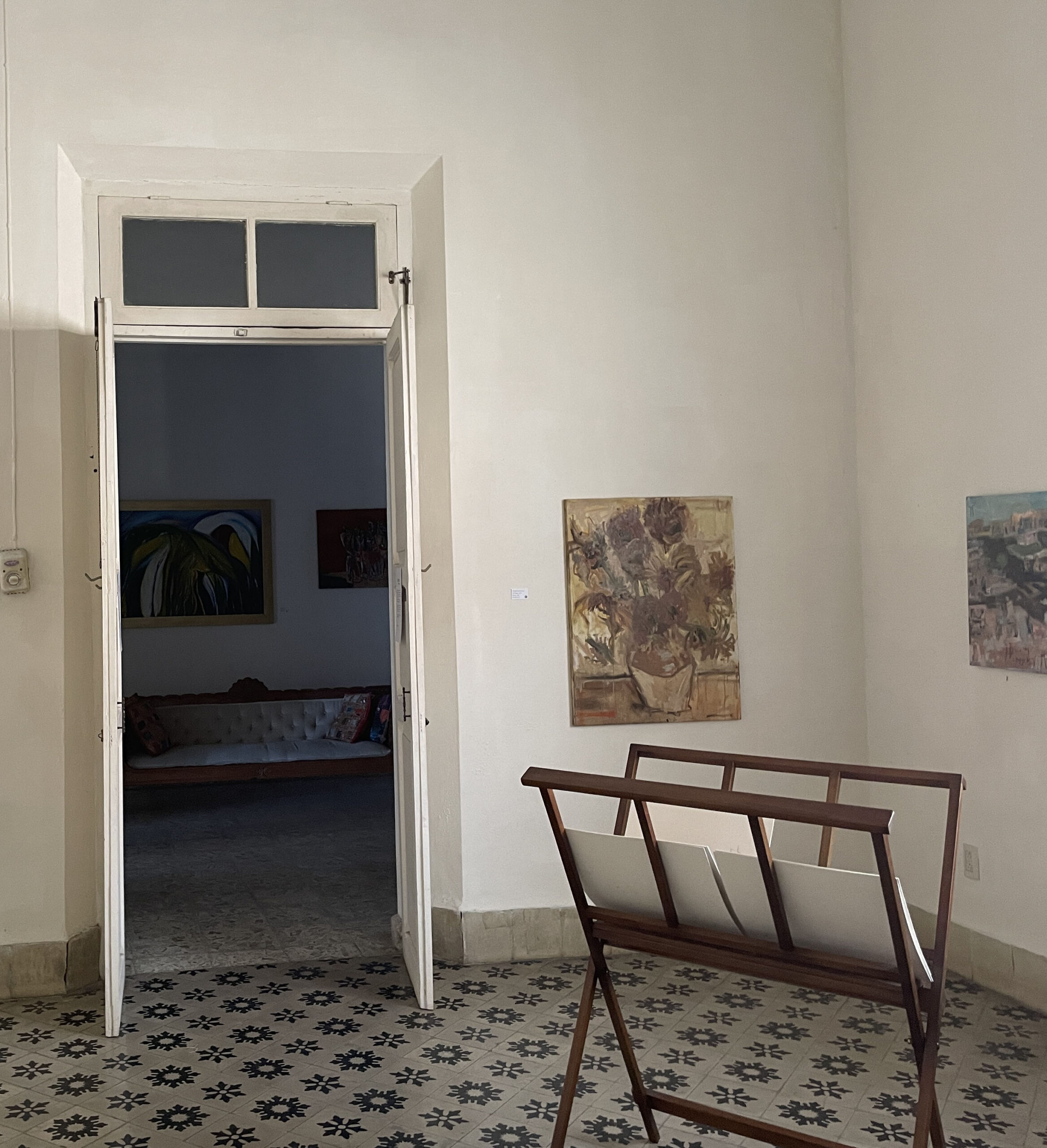 Girasoles de Van Gogh painting shown on the gallery