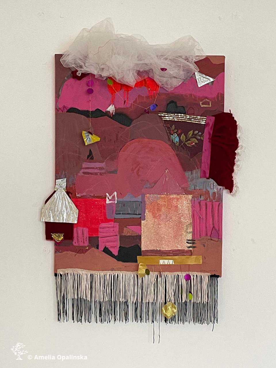 lifecircus-ameliaopalinska-assemblageandfoundobjects